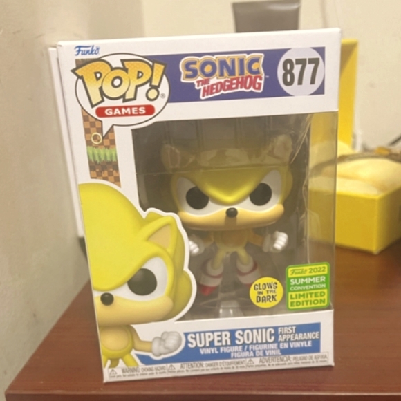 Funko Pop! Super Sonic #877 - Picture 1 of 1